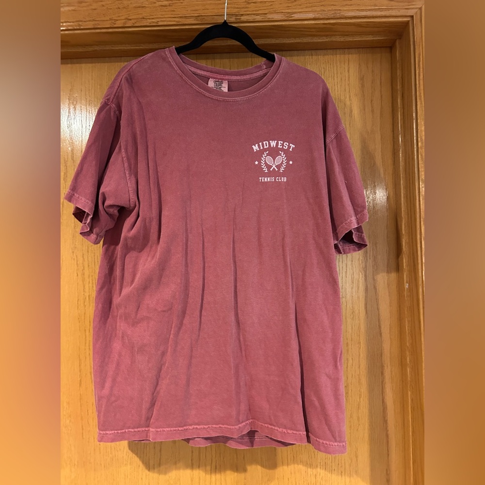 Womens Comfort Colors Vintage Rose Tee size Large.